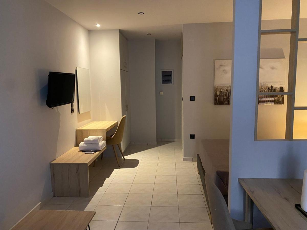 Downtown Corner Apartment Kalamata Exterior foto